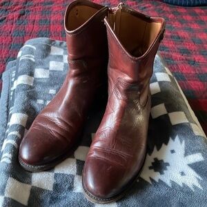 Frye Melissa brown leather boots Inside zip size  7